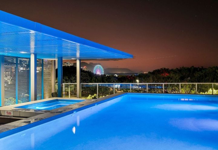 Coastal Harbour Lights I Pool, Gym & prime Location