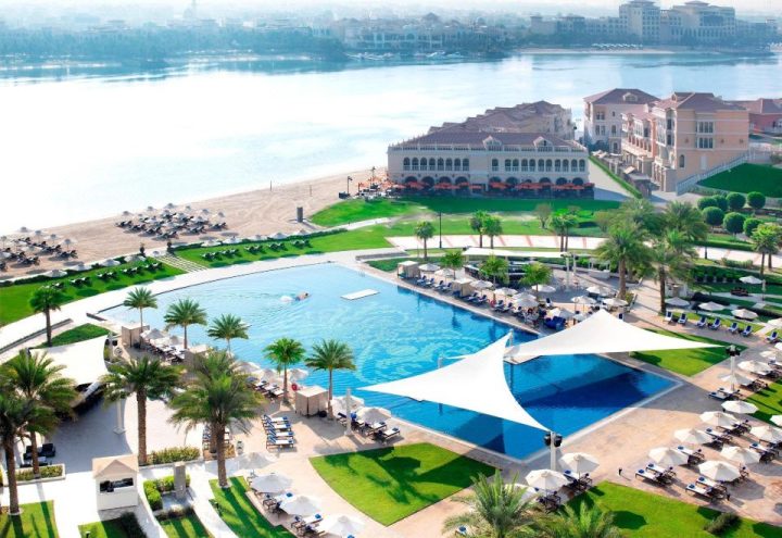 The Ritz-Carlton Abu Dhabi, Grand Canal